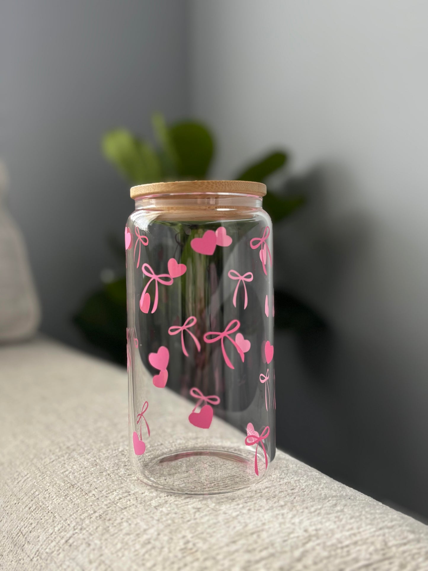 Bow & Hearts Themed - Glass Cup (16 oz)